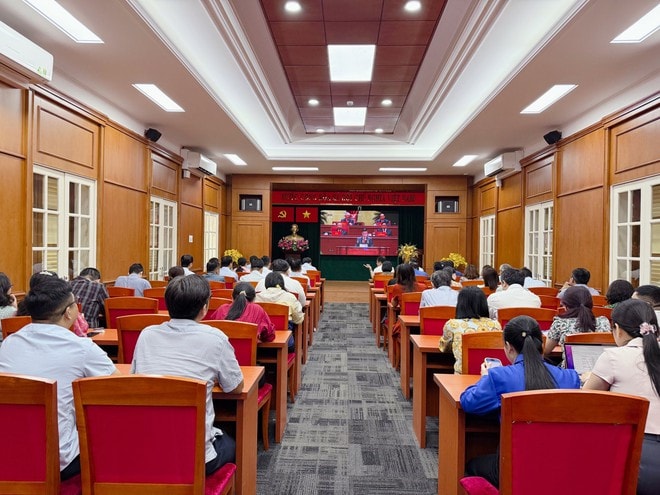 TPHCM mở nhiều điểm cầu để người dân theo dõi trực tiếp Đại hội XIV- Ảnh 2.