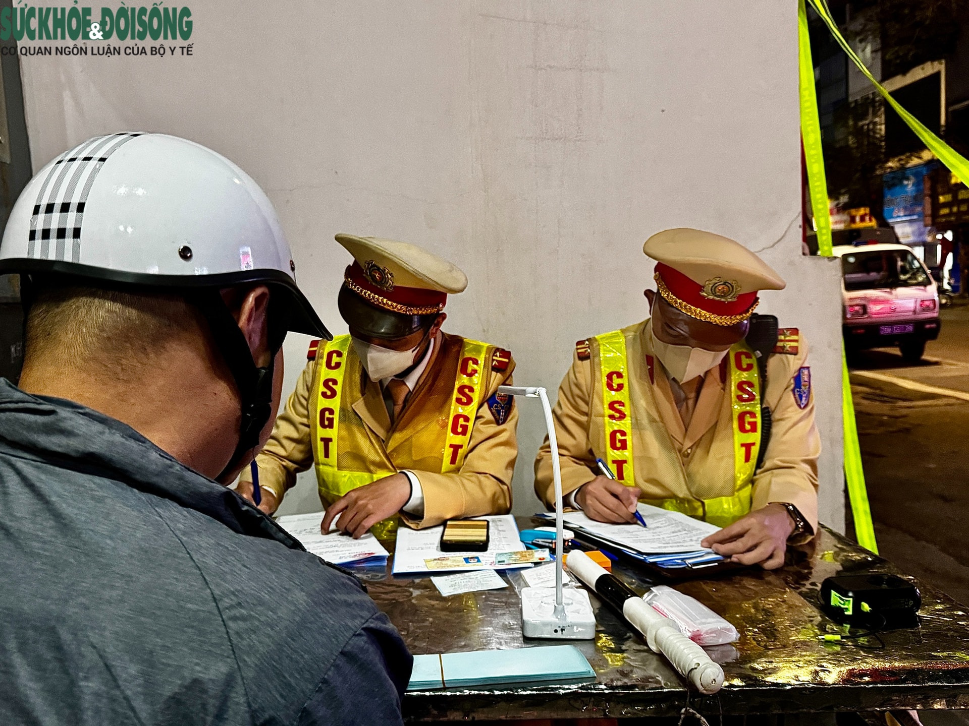 Tăng cường kiểm tra nồng độ cồn phòng ngừa hành vi gây mất an ninh, trật tự trong thời gian diễn ra Đại hội Đảng- Ảnh 3. Tăng cường kiểm tra nồng độ cồn phòng ngừa hành vi gây mất an ninh, trật tự trong thời gian diễn ra Đại hội Đảng- Ảnh 3.