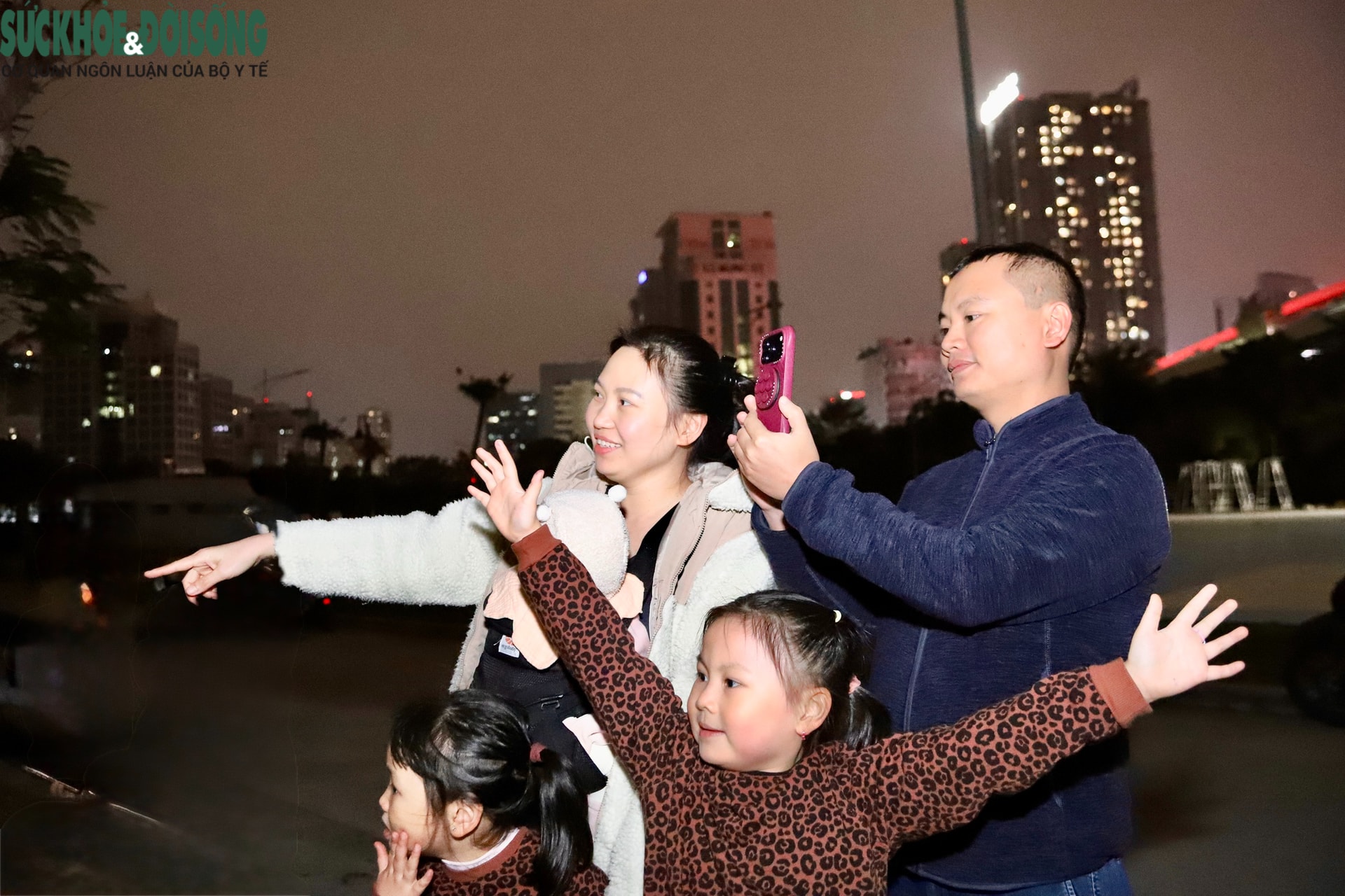 Pháo hoa thắp sáng bầu trời Mỹ Đình trong buổi tổng duyệt chương trình nghệ thuật chào mừng Đại hội XIV- Ảnh 9.