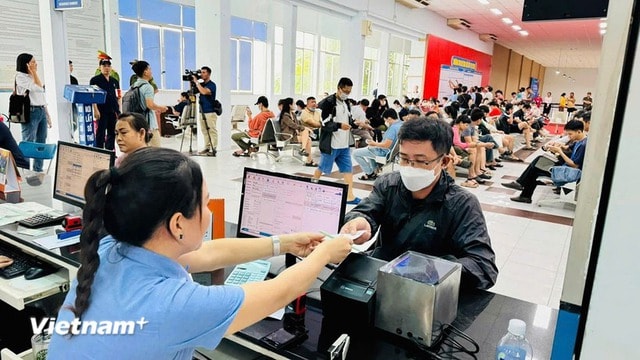 Ngành đường sắt đã bán 227.000 vé tàu Tết, ngày cao điểm hết chỗ- Ảnh 1. Ngành đường sắt đã bán 227.000 vé tàu Tết, ngày cao điểm hết chỗ- Ảnh 1.