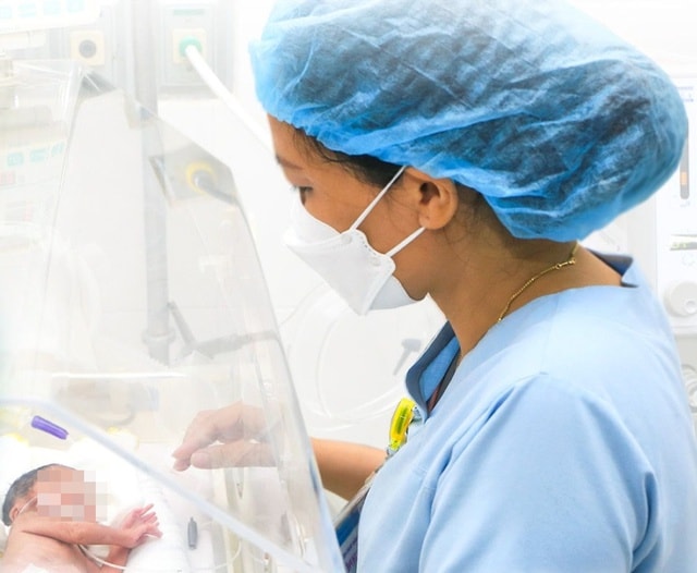 Giành giật sự sống cho bé sơ sinh nặng 500 gram tại Nghệ An- Ảnh 1.