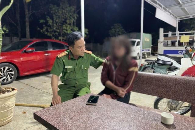 Công an lao xuống sông Sêrêpôk cứu người phụ nữ nhảy cầu tự tử- Ảnh 1.