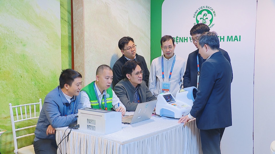 Phòng cấp cứu y tế với nhiều trang thiết bị hiện đại phục vụ tại khu vực Đại hội XIV- Ảnh 9.