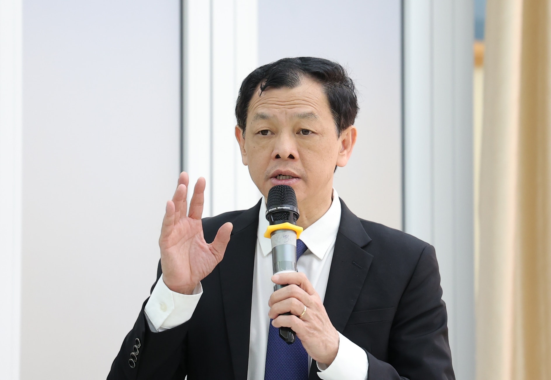 Thứ trưởng Nguyễn Tri Thức thăm, làm việc và chúc Tết Viện Kiểm nghiệm thuốc Trung ương- Ảnh 1.