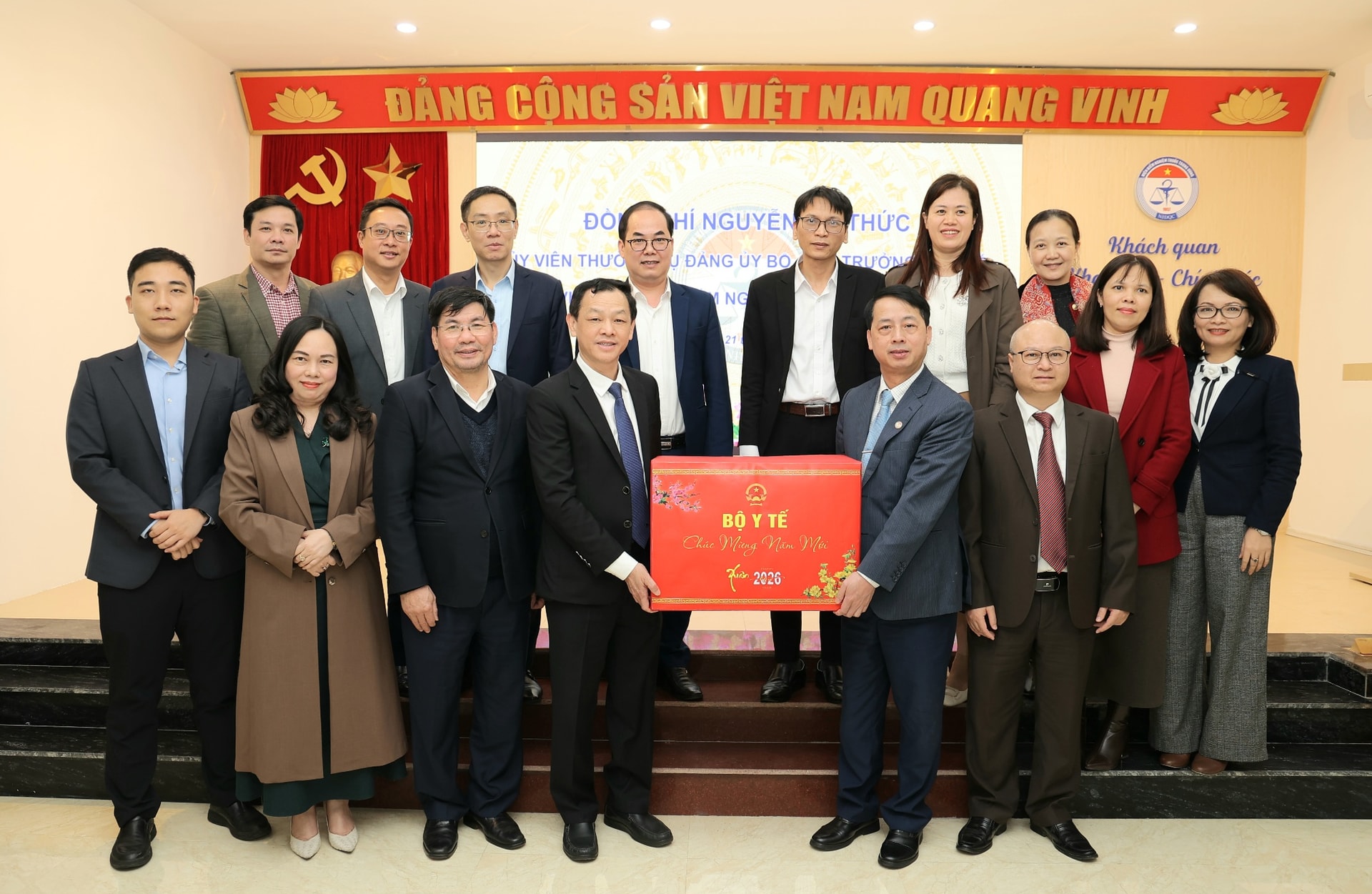 Thứ trưởng Nguyễn Tri Thức thăm, làm việc và chúc Tết Viện Kiểm nghiệm thuốc Trung ương- Ảnh 7.