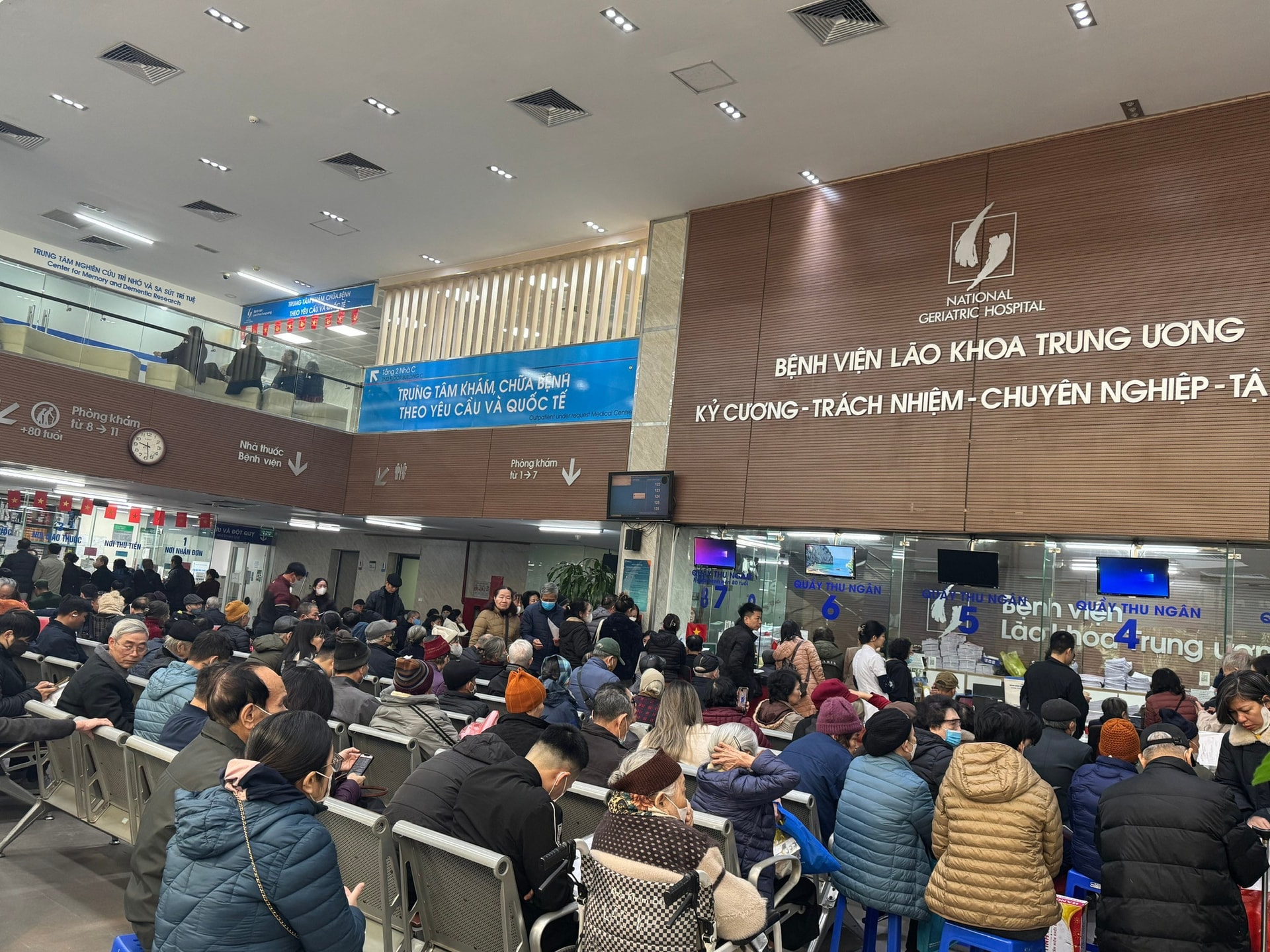 Chính sách miễn viện phí cho người dân là giải pháp 'đột phá trong đột phá'- Ảnh 11. Chính sách miễn viện phí cho người dân là giải pháp 'đột phá trong đột phá'- Ảnh 11.