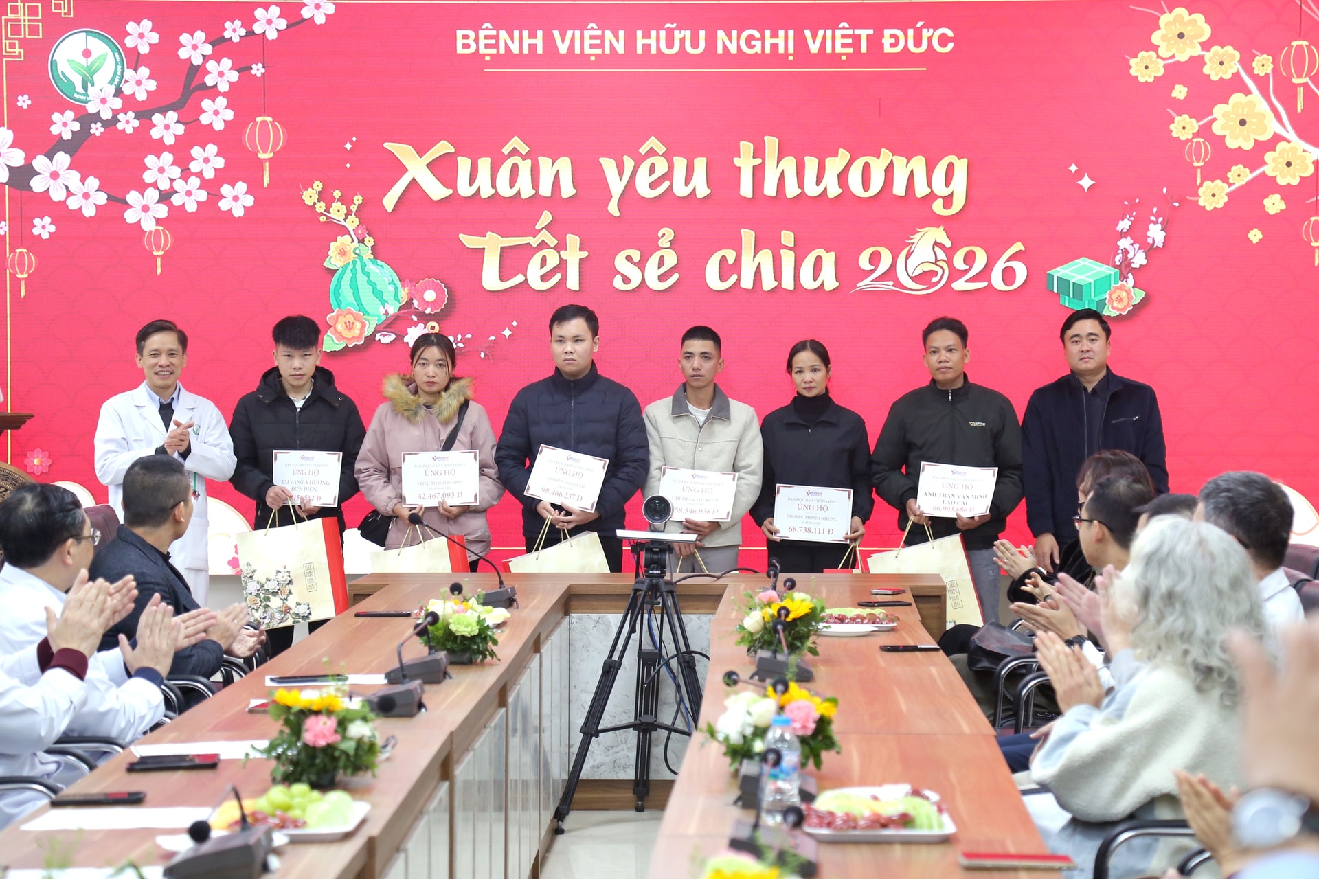 2,2 tỷ đồng hỗ trợ người bệnh nghèo tại phiên chợ Tết 0 đồng ở Bệnh viện Việt Đức- Ảnh 1. 2,2 tỷ đồng hỗ trợ người bệnh nghèo tại phiên chợ Tết 0 đồng ở Bệnh viện Việt Đức- Ảnh 1.