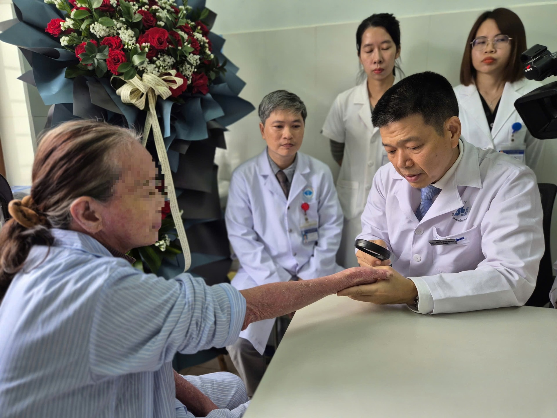 Phòng khám chuyên đề da liễu đưa y tế chất lượng cao về gần dân- Ảnh 2.