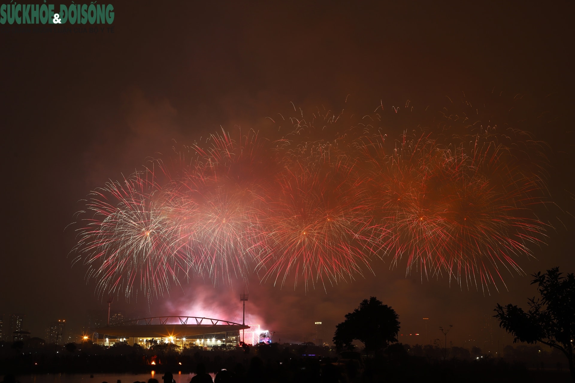 Mãn nhãn màn trình diễn pháo hoa kéo dài mừng thành công Đại hội Đảng XIV- Ảnh 7.