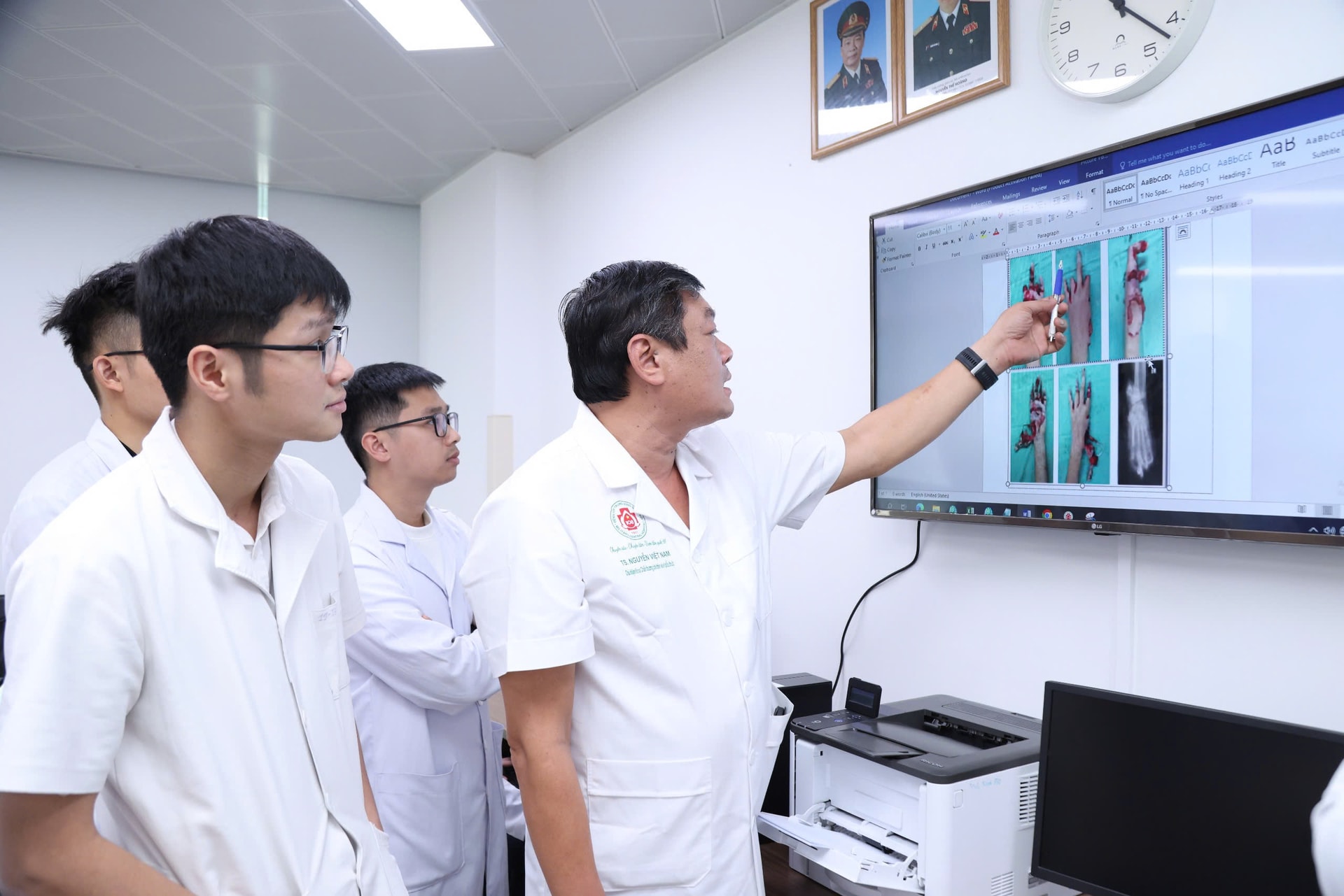 Tự chế pháo, thiếu niên 15 tuổi bị dập nát bàn tay không thể phục hồi chức năng như ban đầu - Ảnh 3.