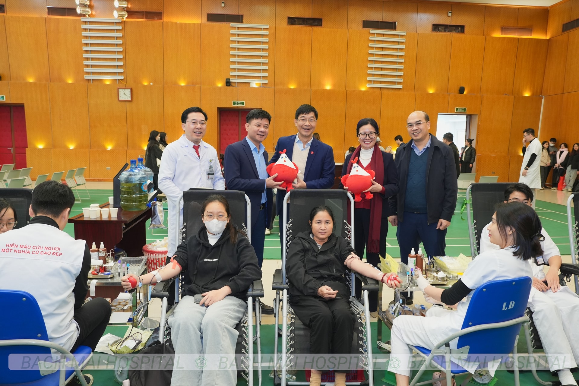 'Hiến máu tình nguyện không chỉ là việc thiện, mà còn là hành động yêu nước, thương nòi bằng việc làm cụ thể'- Ảnh 6. 'Hiến máu tình nguyện không chỉ là việc thiện, mà còn là hành động yêu nước, thương nòi bằng việc làm cụ thể'- Ảnh 6.