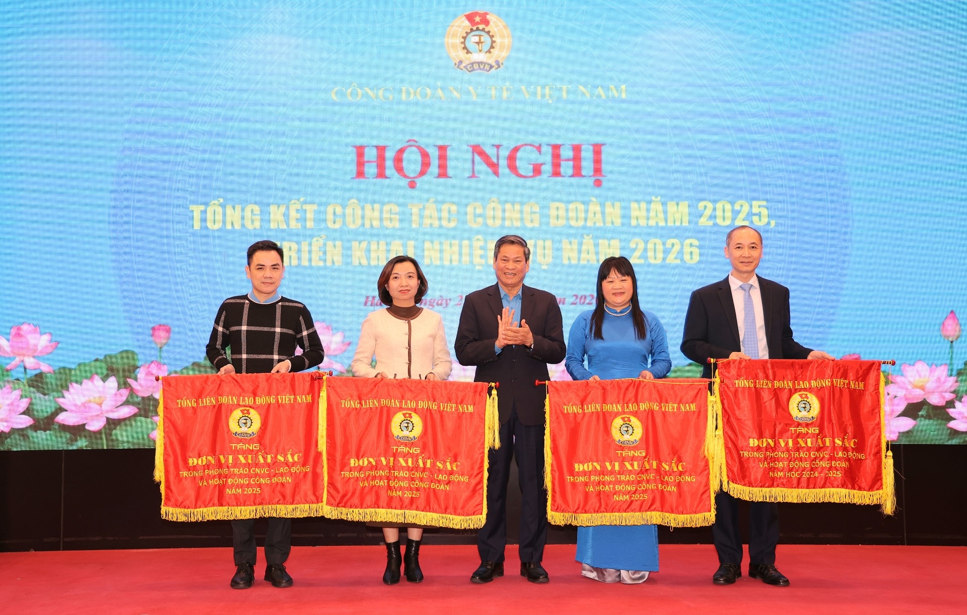 Công đoàn chủ động tham gia xây dựng, giám sát thực hiện chính sách tiền lương, phụ cấp... cho cán bộ y tế- Ảnh 3. Công đoàn chủ động tham gia xây dựng, giám sát thực hiện chính sách tiền lương, phụ cấp... cho cán bộ y tế- Ảnh 3.