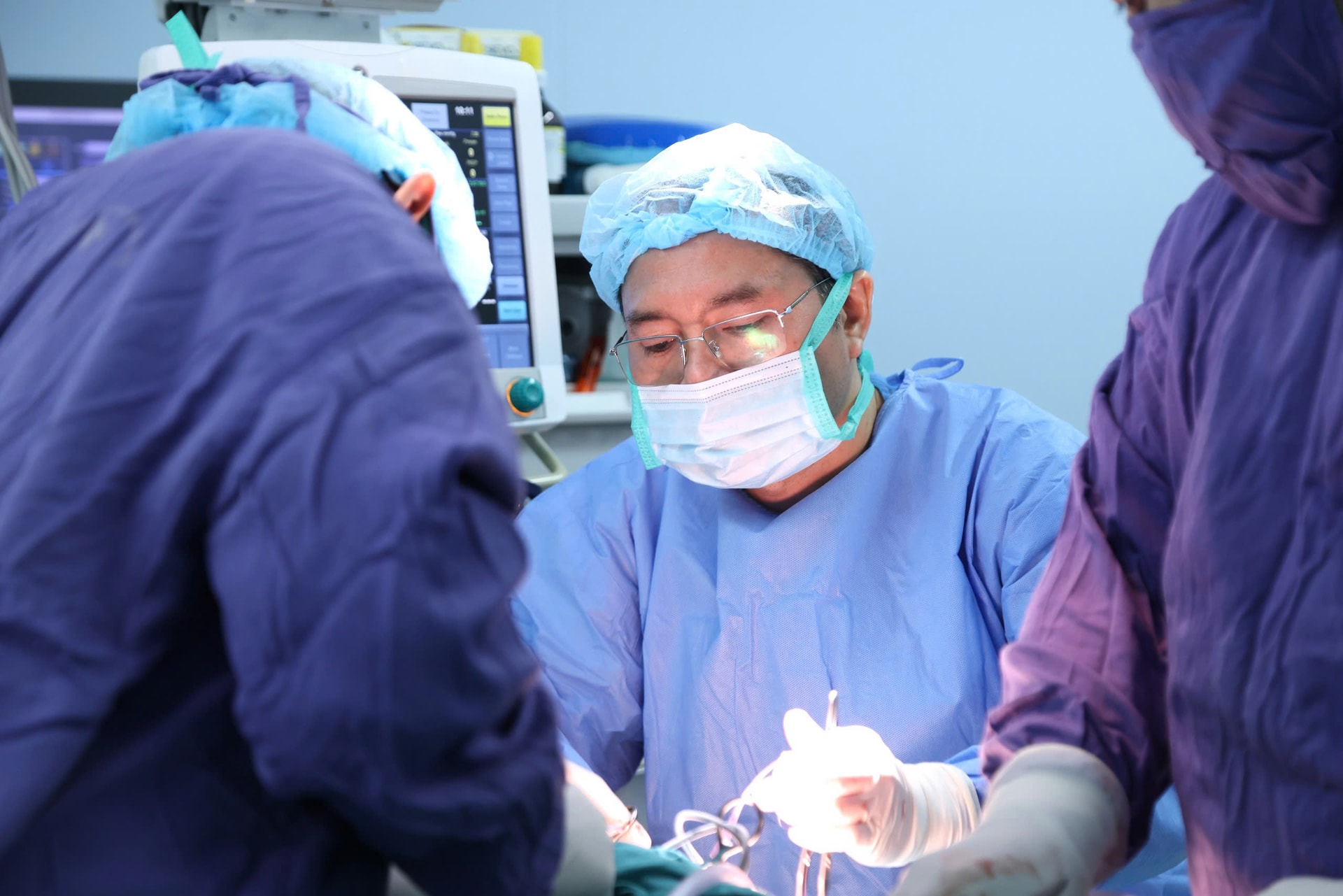 Tự chế pháo, thiếu niên 15 tuổi bị dập nát bàn tay không thể phục hồi chức năng như ban đầu - Ảnh 4.