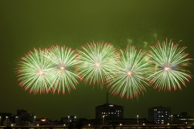 Các điểm xem bắn pháo hoa tối 23/1 tại Mỹ Đình rõ và đẹp nhất - Ảnh 2.