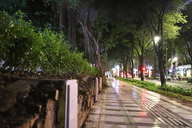 Công nhân xuyên đêm 'thay áo mới' khu 'đất vàng' ở TPHCM trước Tết- Ảnh 5.