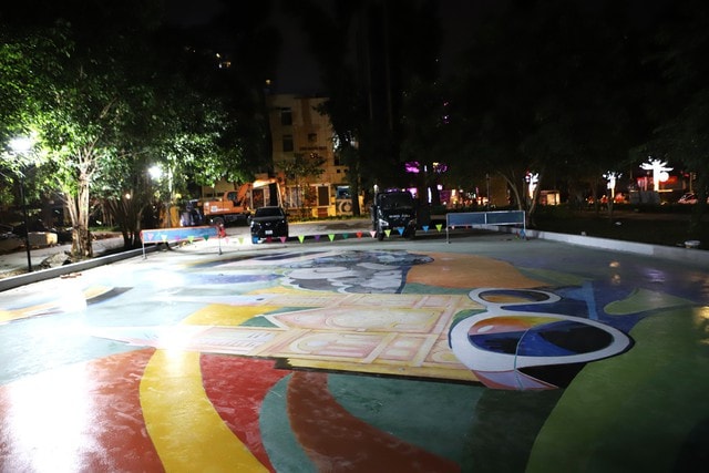 Công nhân xuyên đêm 'thay áo mới' khu 'đất vàng' ở TPHCM trước Tết- Ảnh 9.