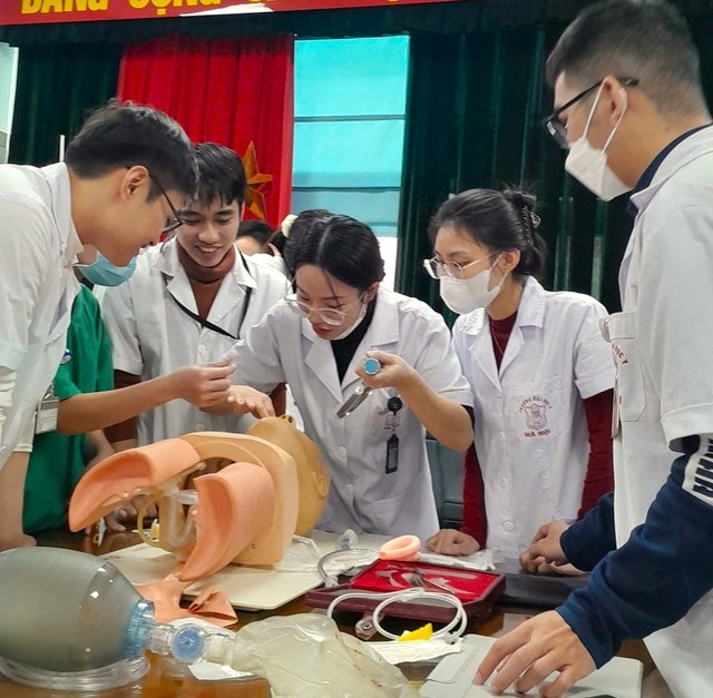 Từ giảng đường Y khoa đến bài học về trách nhiệm người thầy thuốc- Ảnh 2.