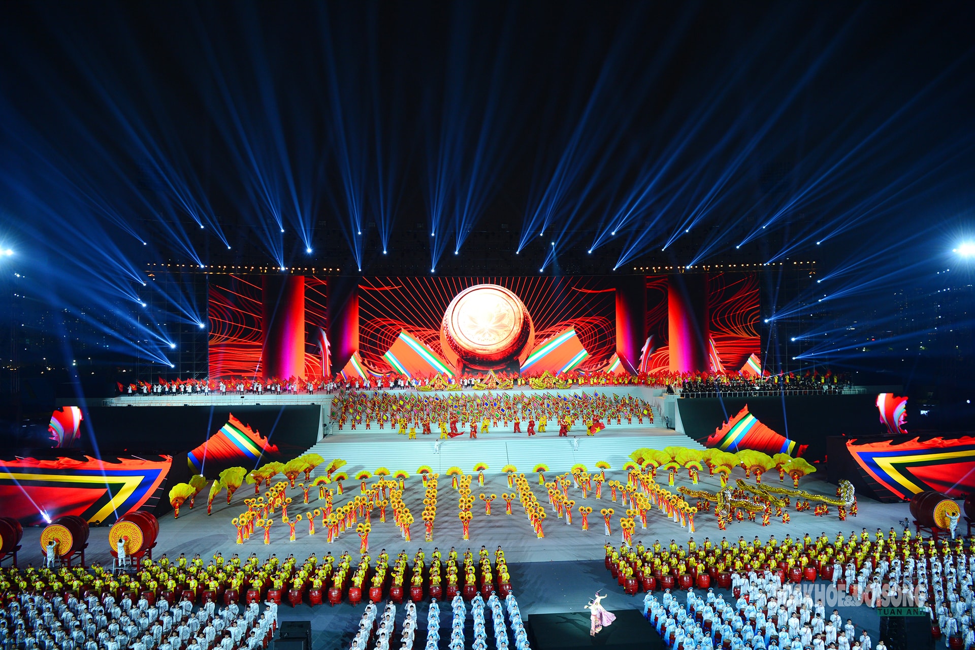 Chương trình nghệ thuật đặc biệt 'Dưới lá cờ vẻ vang của Đảng' mừng Đại hội XIV- Ảnh 7.