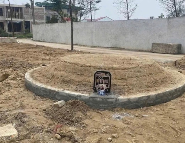 Đất có sổ đỏ nhưng bất ngờ phát hiện ngôi mộ, chủ nhà phải làm gì?- Ảnh 1.