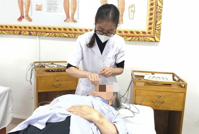 Nhiều ca nhập viện bị liệt mặt, méo miệng do rét đậm- Ảnh 3.