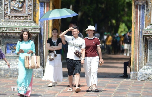 Cẩn trọng tránh bẫy lừa đảo khi đặt phòng, vé máy bay dịp Tết- Ảnh 1. Cẩn trọng tránh bẫy lừa đảo khi đặt phòng, vé máy bay dịp Tết- Ảnh 1.