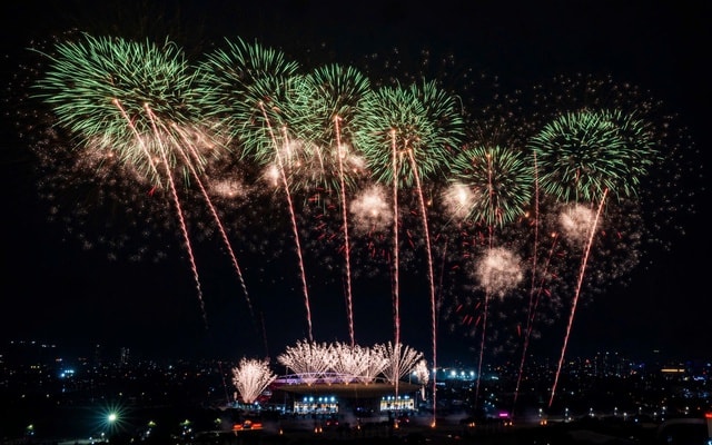 Không cần đợi giao thừa, 'vua pháo hoa' Sun Group khiến Mỹ Đình rực sáng như lễ hội pháo hoa thế giới- Ảnh 14.