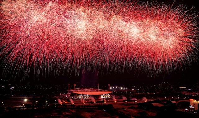 Không cần đợi giao thừa, 'vua pháo hoa' Sun Group khiến Mỹ Đình rực sáng như lễ hội pháo hoa thế giới- Ảnh 11.