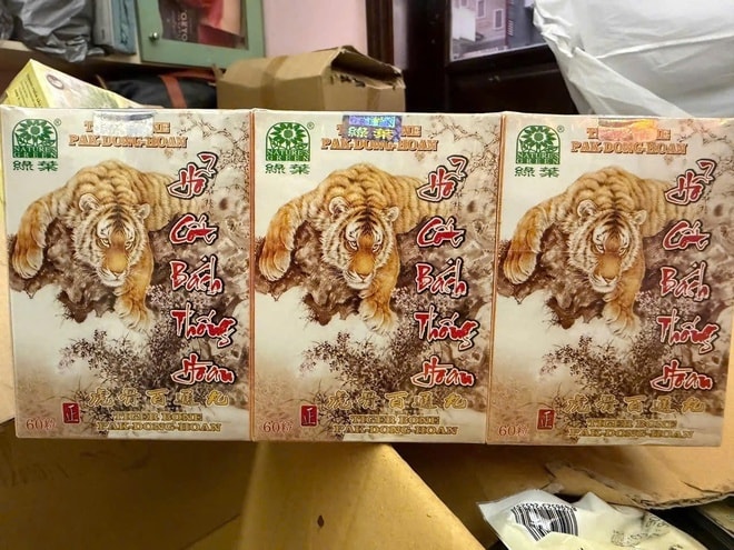 Triệt phá đường dây sản xuất thuốc đông y giả chứa chất tân dược nguy hiểm ở TPHCM- Ảnh 4. Triệt phá đường dây sản xuất thuốc đông y giả chứa chất tân dược nguy hiểm ở TPHCM- Ảnh 4.