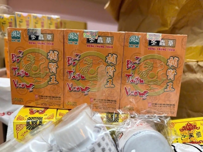 Triệt phá đường dây sản xuất thuốc đông y giả chứa chất tân dược nguy hiểm ở TPHCM- Ảnh 7. Triệt phá đường dây sản xuất thuốc đông y giả chứa chất tân dược nguy hiểm ở TPHCM- Ảnh 7.