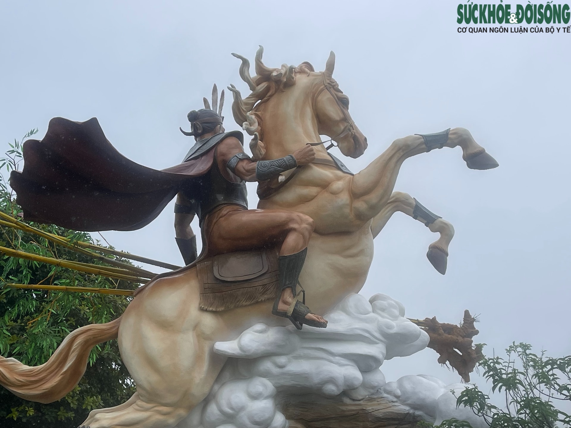 Cận cảnh bức tượng Thánh Gióng cưỡi thiên mã siêu thực gây 'sốt' cộng đồng mạng- Ảnh 3.