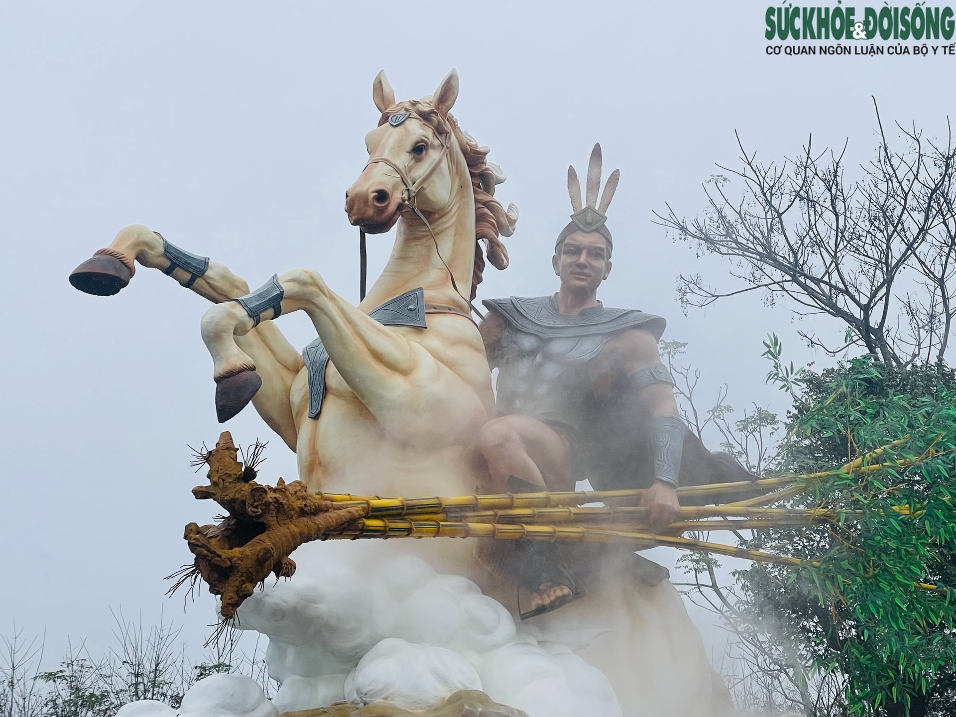 Cận cảnh bức tượng Thánh Gióng cưỡi thiên mã siêu thực gây 'sốt' cộng đồng mạng- Ảnh 6.