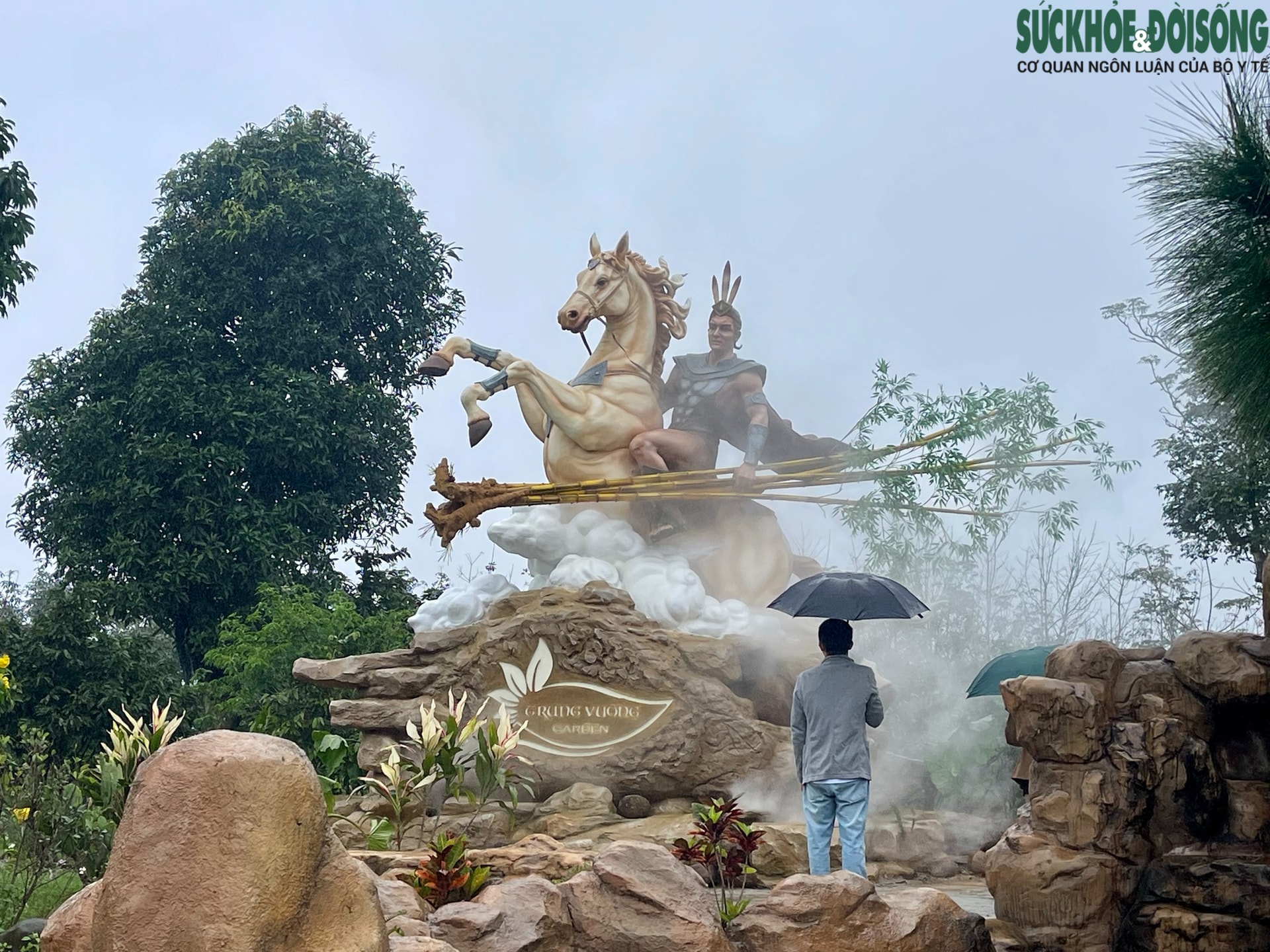 Cận cảnh bức tượng Thánh Gióng cưỡi thiên mã siêu thực gây 'sốt' cộng đồng mạng- Ảnh 7.