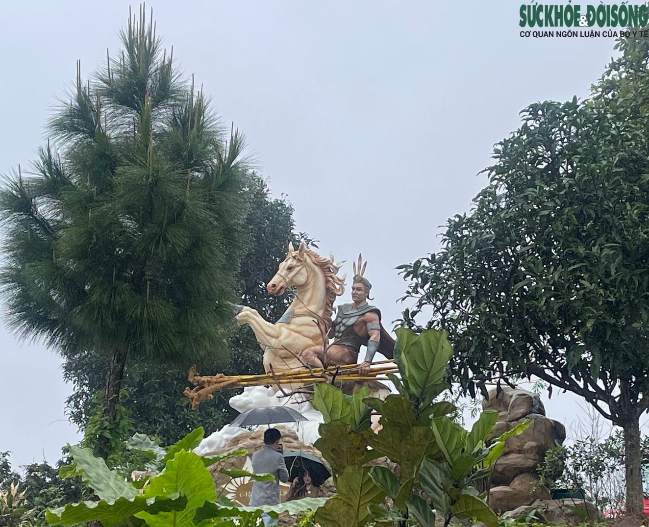 Cận cảnh bức tượng Thánh Gióng cưỡi thiên mã siêu thực gây 'sốt' cộng đồng mạng- Ảnh 8.