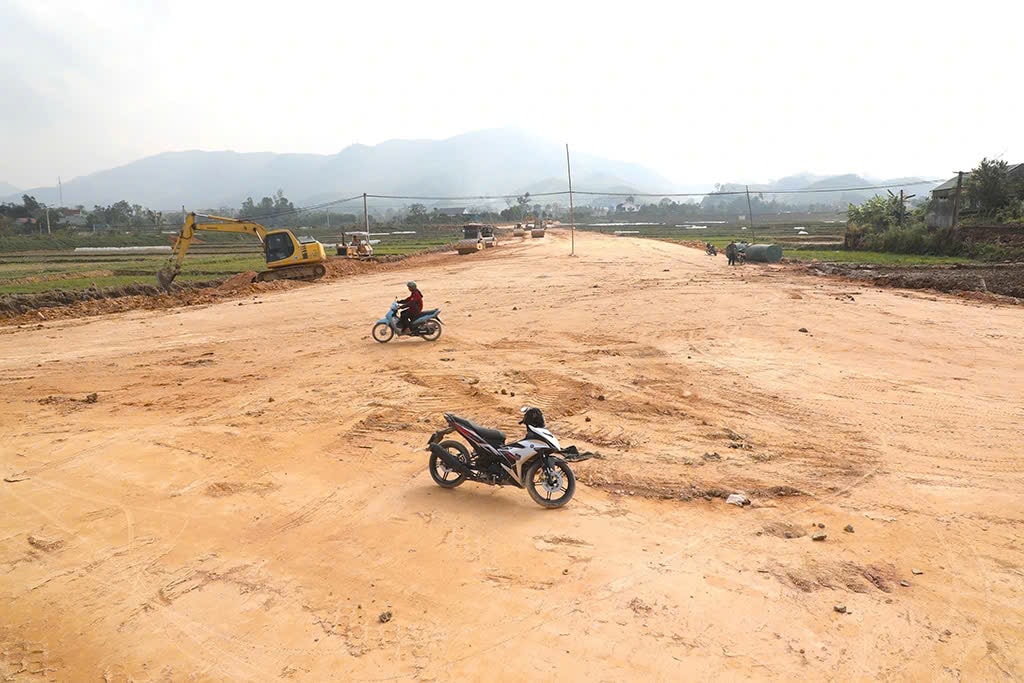 Hàng trăm hộ dân Nghệ An hiến đất mở đường- Ảnh 1. Hàng trăm hộ dân Nghệ An hiến đất mở đường- Ảnh 1.