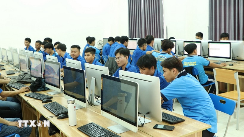 Đưa Nghị quyết thành hành động: Nguồn nhân lực là trung tâm phát triển đất nước- Ảnh 1.