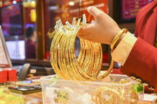 Giá vàng ngày 25/1: Chốt tuần tăng rất mạnh, người mua lãi đậm- Ảnh 1.