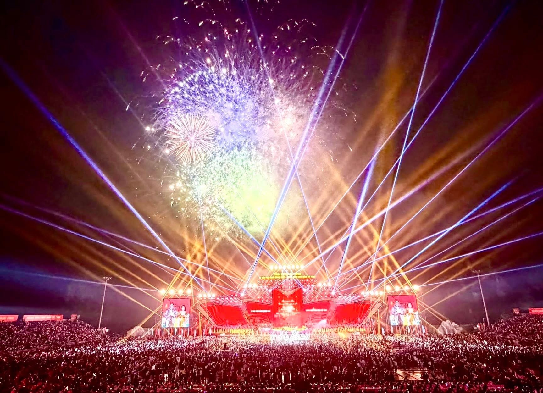 Sân khấu kỷ lục, công nghệ hiện đại tại concert chào mừng thành công Đại hội XIV của Đảng- Ảnh 5. Sân khấu kỷ lục, công nghệ hiện đại tại concert chào mừng thành công Đại hội XIV của Đảng- Ảnh 5.