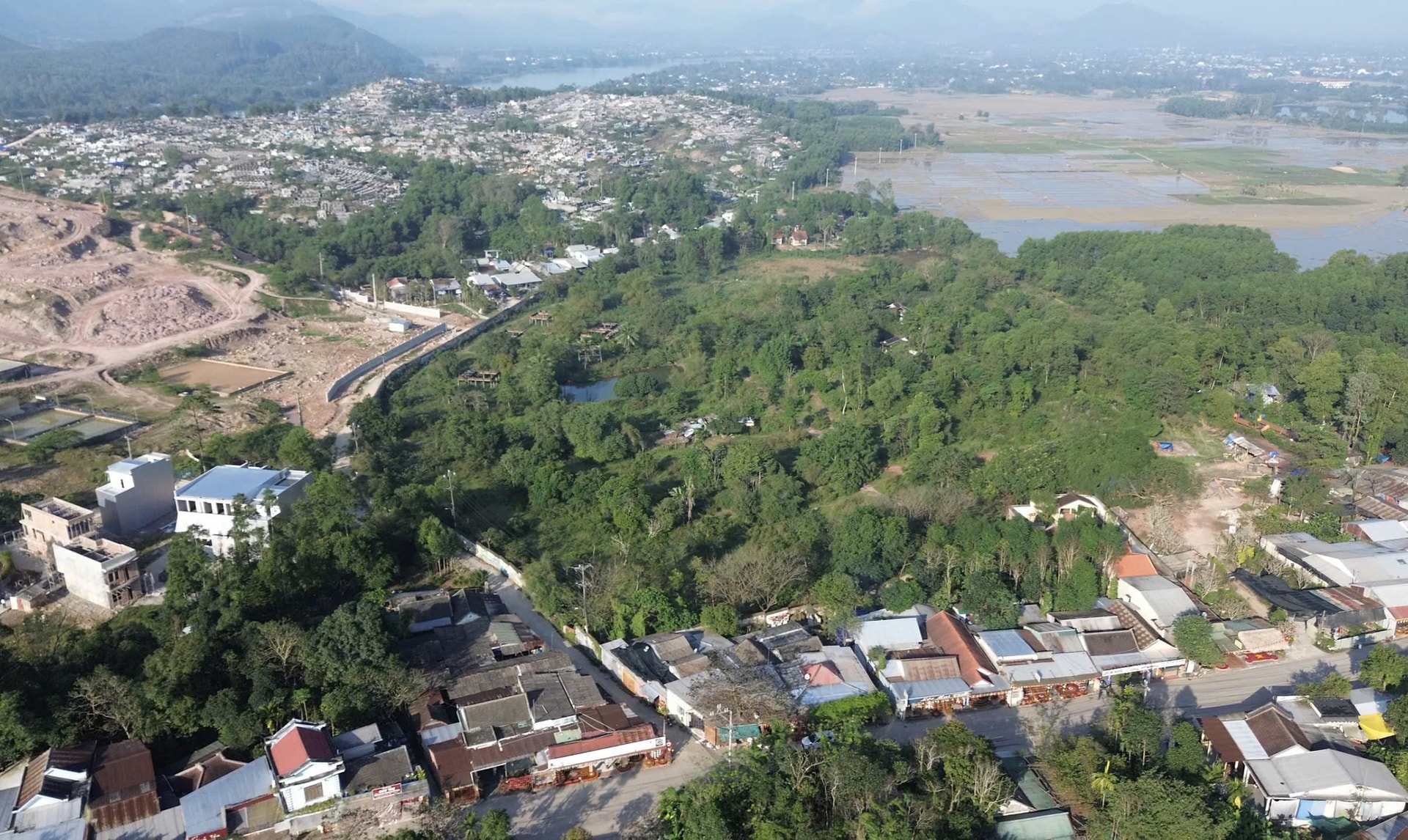 Cận cảnh khu đất sắp đấu giá làm dự án du lịch nghỉ dưỡng cao cấp ở Huế- Ảnh 1.