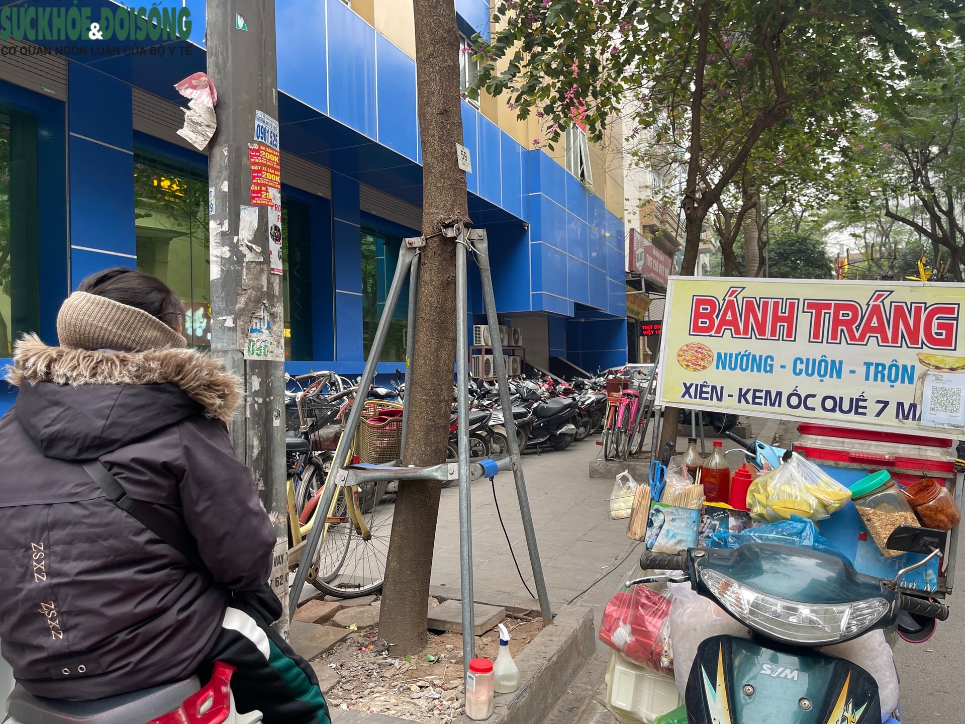 Những gánh hàng rong nặng trĩu nỗi lo mưu sinh những ngáy giáp Tết- Ảnh 2.