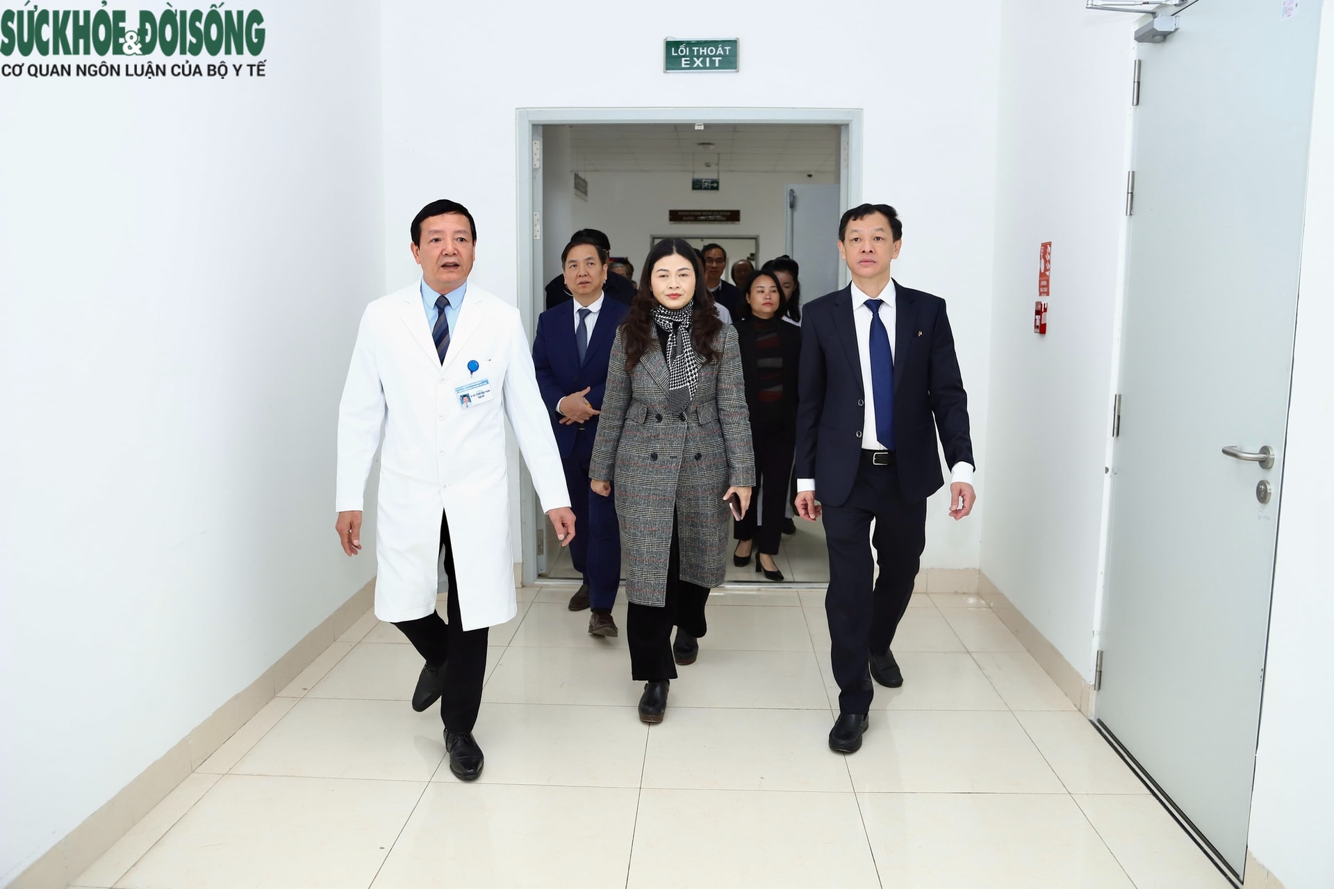 Đoàn công tác Bộ Y tế thăm, tặng quà các cơ sở y tế và trẻ em có hoàn cảnh khó khăn ở Tuyên Quang- Ảnh 11.