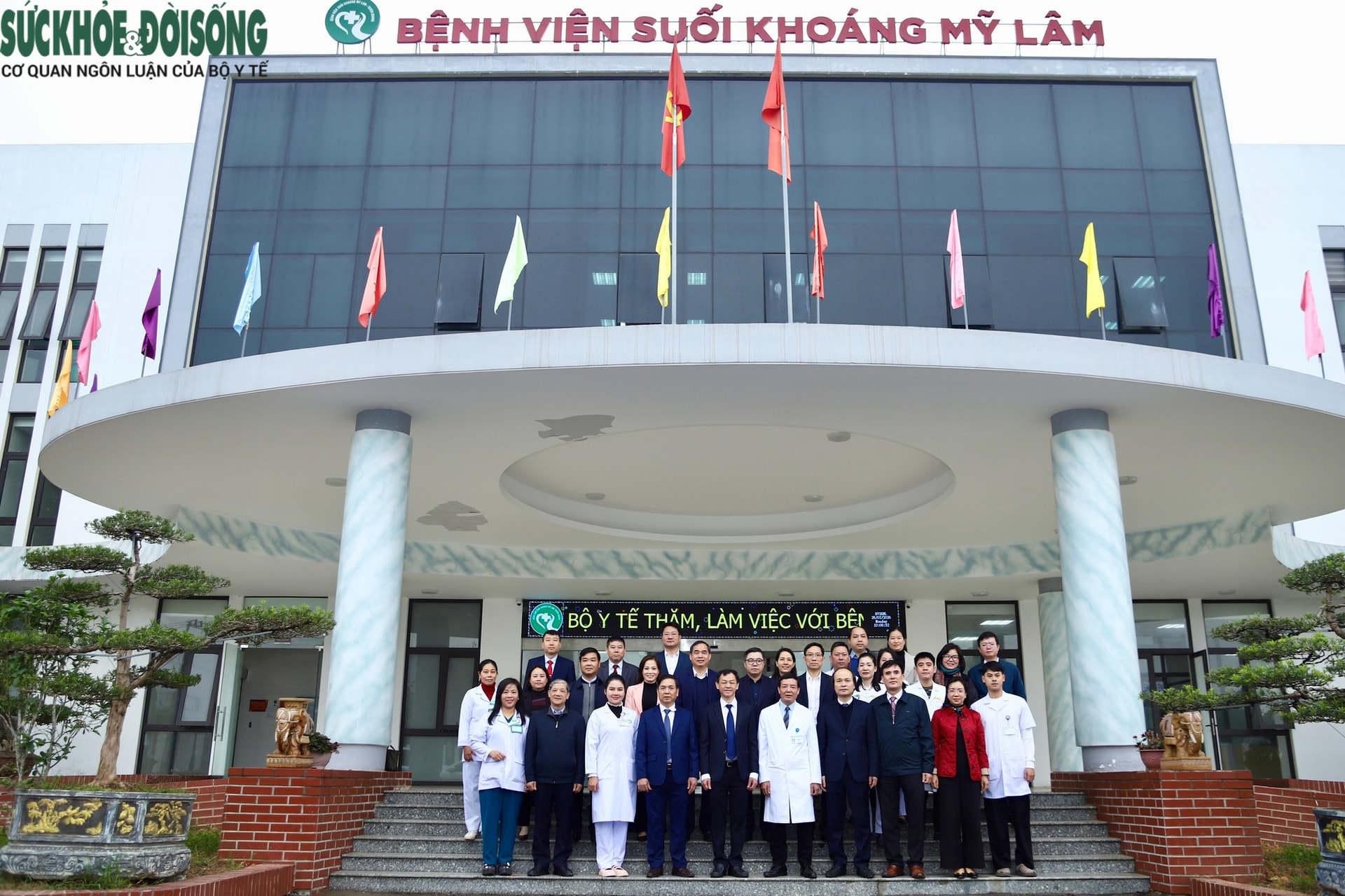 Đoàn công tác Bộ Y tế thăm, tặng quà các cơ sở y tế và trẻ em có hoàn cảnh khó khăn ở Tuyên Quang- Ảnh 12.