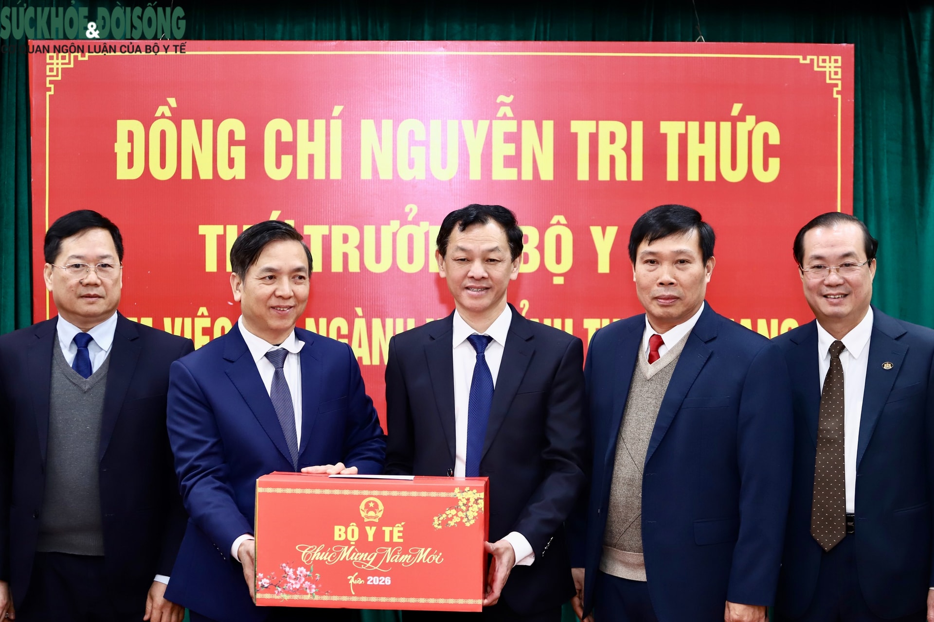 Đoàn công tác Bộ Y tế thăm, tặng quà các cơ sở y tế và trẻ em có hoàn cảnh khó khăn ở Tuyên Quang- Ảnh 13.