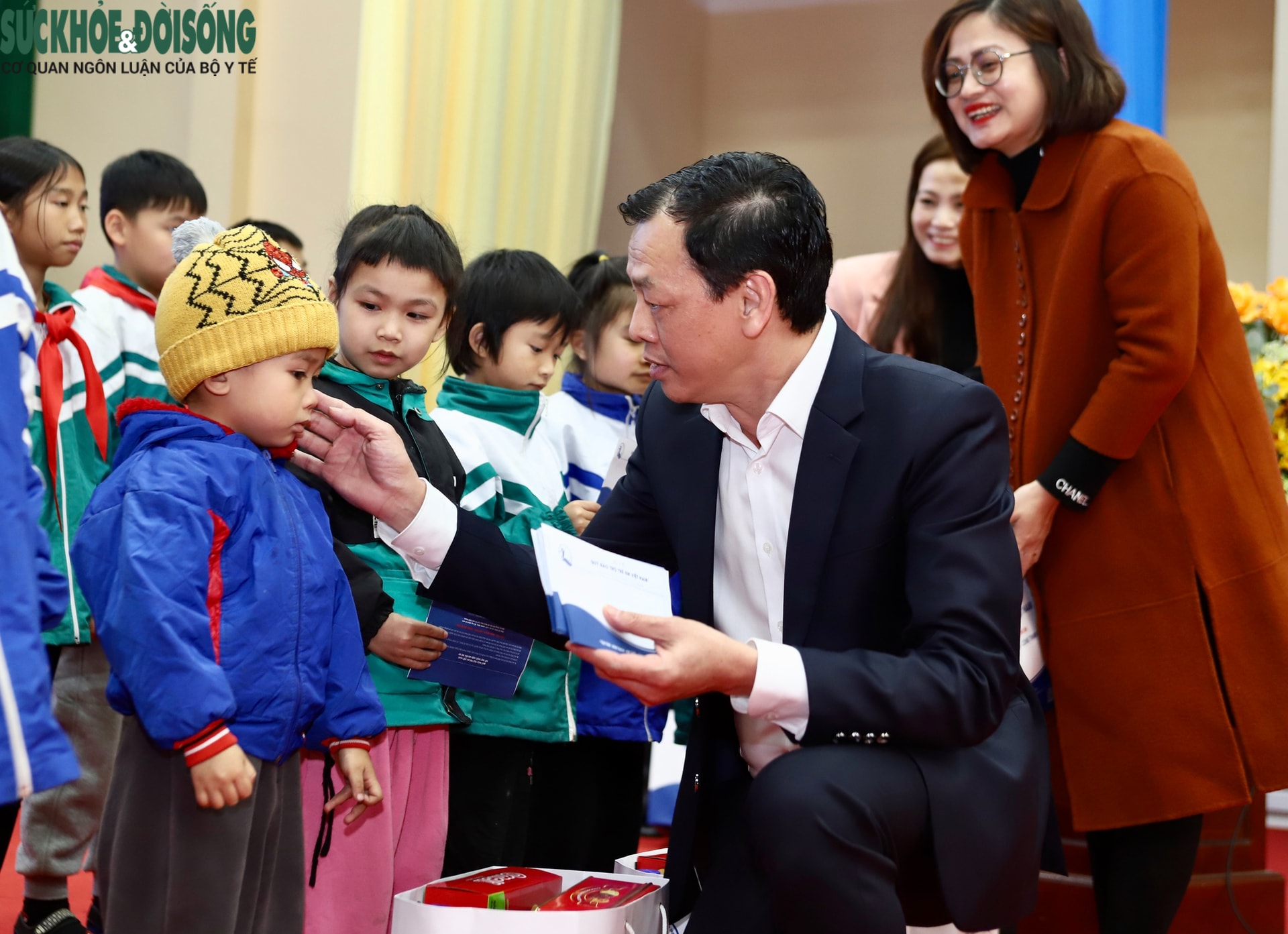 Đoàn công tác Bộ Y tế thăm, tặng quà các cơ sở y tế và trẻ em có hoàn cảnh khó khăn ở Tuyên Quang- Ảnh 15.