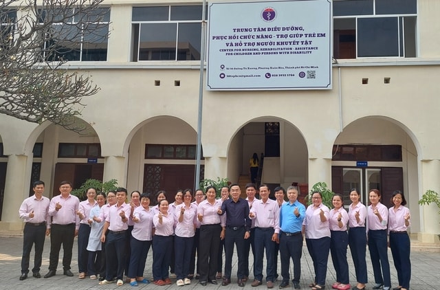 Công đoàn Y tế Việt Nam thăm, động viên cán bộ Trung tâm điều dưỡng, phục hồi chức năng, trợ giúp trẻ em và hỗ trợ người khuyết tật- Ảnh 4. Công đoàn Y tế Việt Nam thăm, động viên cán bộ Trung tâm điều dưỡng, phục hồi chức năng, trợ giúp trẻ em và hỗ trợ người khuyết tật- Ảnh 4.