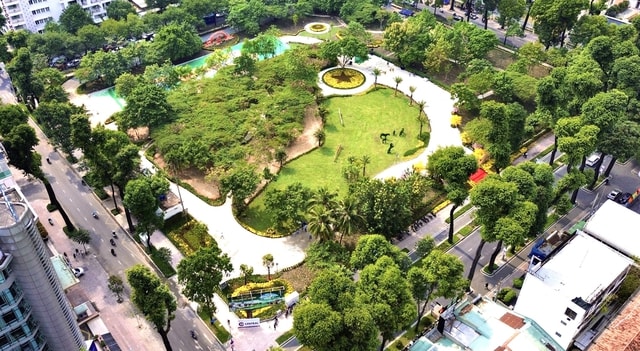Nhiều người đổ về công viên được xây dựng trên ‘đất vàng’ bỏ hoang ở TPHCM- Ảnh 1.