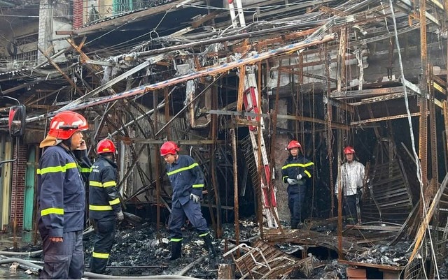 TPHCM: Hỗ trợ, động viên các gia đình bị cháy ở chợ Nhị Thiên Đường- Ảnh 2.