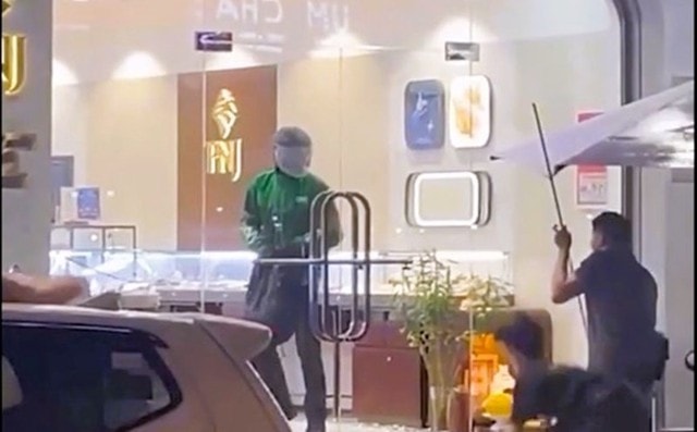 Điều gì khiến kẻ phạm tội ra tay liều lĩnh trong các vụ cướp tiệm vàng, ngân hàng gần đây?- Ảnh 1.