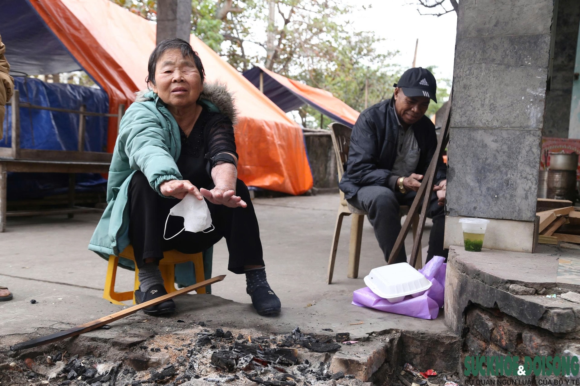 Tết cận kề, những phận người ở 'xóm chạy thận' lặng lẽ níu giữ từng ngày sống- Ảnh 2.