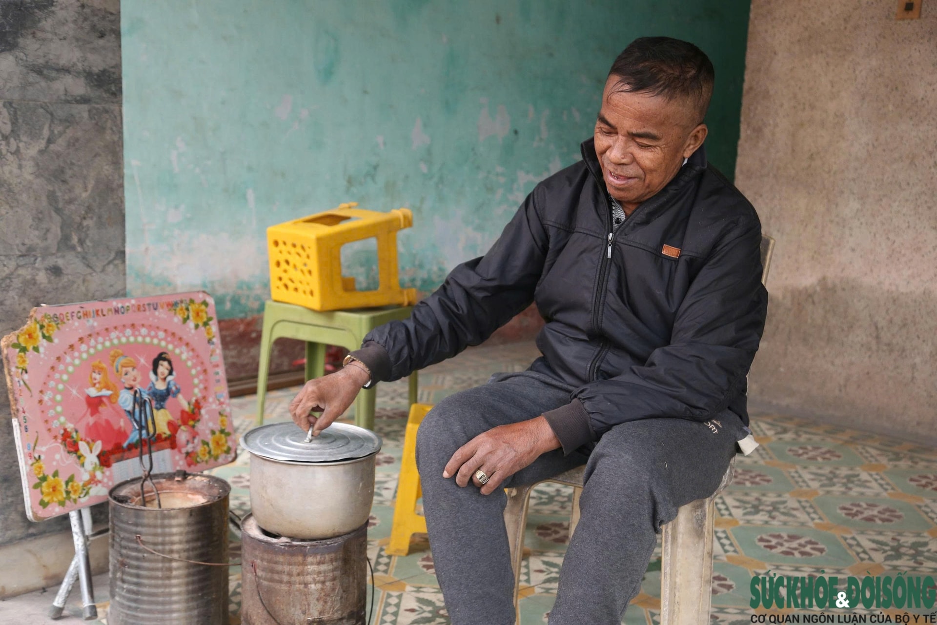 Tết cận kề, những phận người ở 'xóm chạy thận' lặng lẽ níu giữ từng ngày sống- Ảnh 13.