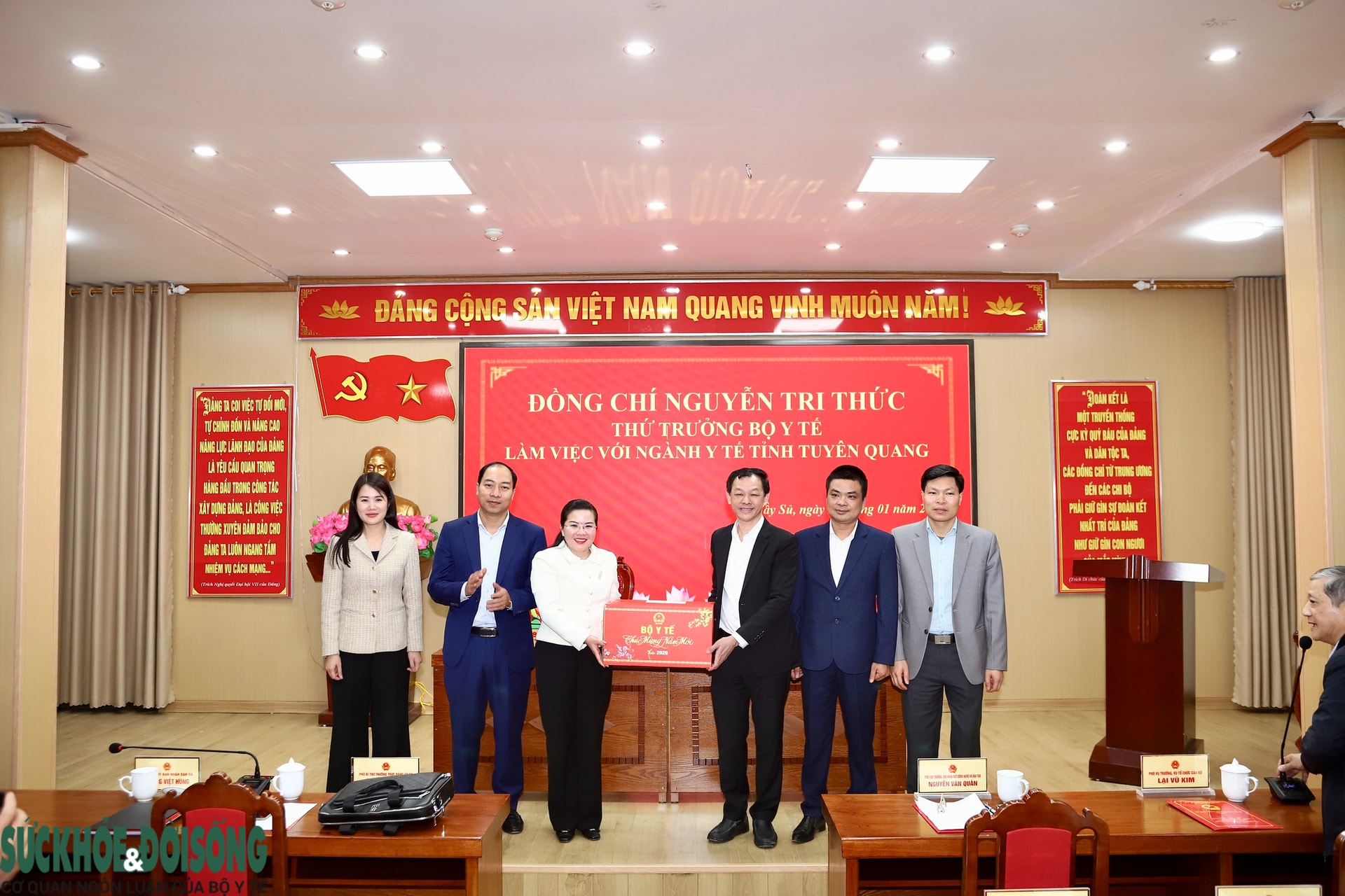 Thứ trưởng Bộ Y tế về xã biên giới Pà Vầy Sủ, lắng nghe thực tiễn y tế cơ sở- Ảnh 4.